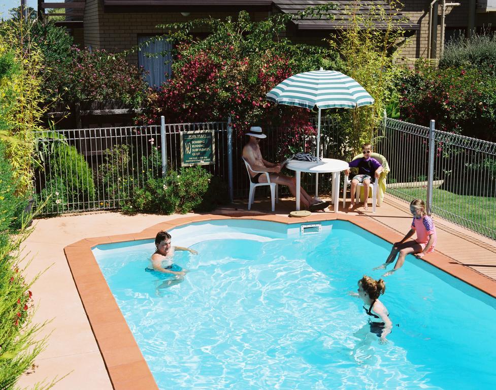 לייקס אינטרנס Sandpiper Holiday Apartments מראה חיצוני תמונה