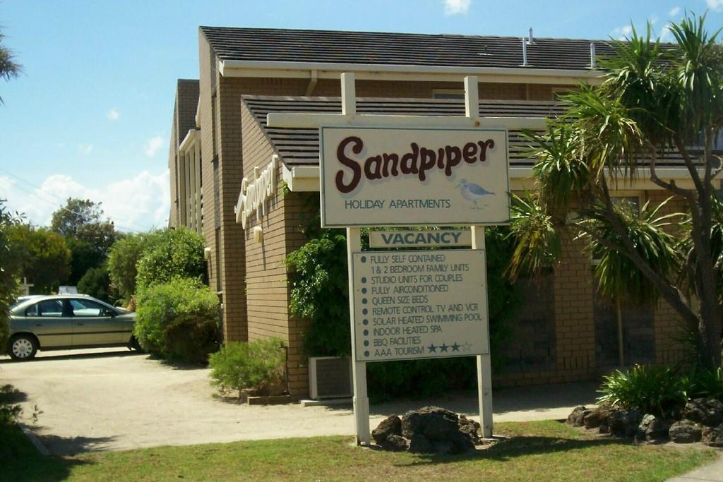 לייקס אינטרנס Sandpiper Holiday Apartments מראה חיצוני תמונה