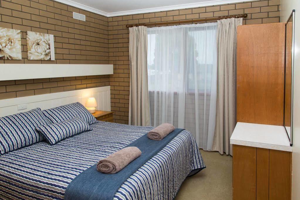 לייקס אינטרנס Sandpiper Holiday Apartments מראה חיצוני תמונה