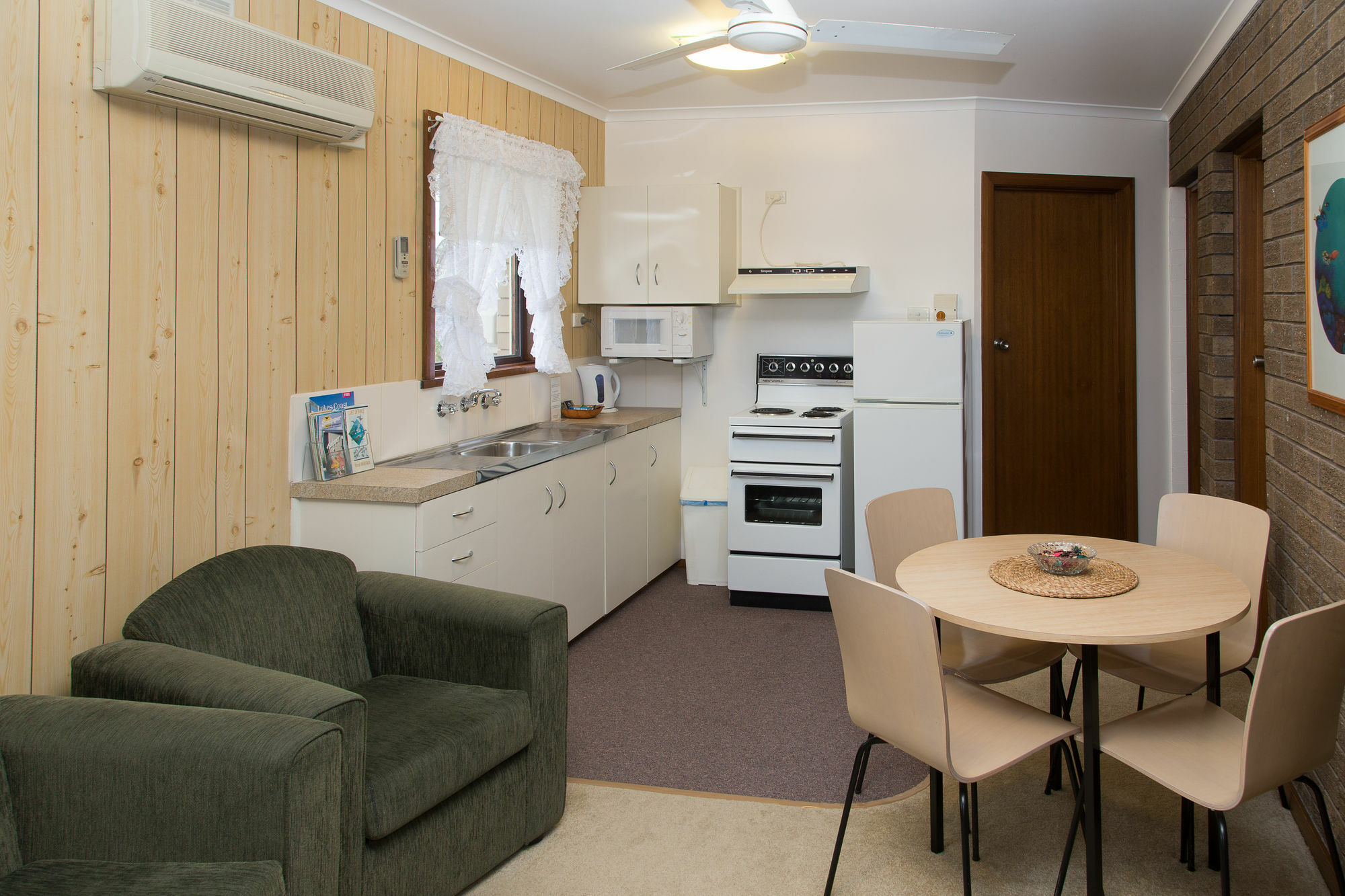 לייקס אינטרנס Sandpiper Holiday Apartments מראה חיצוני תמונה