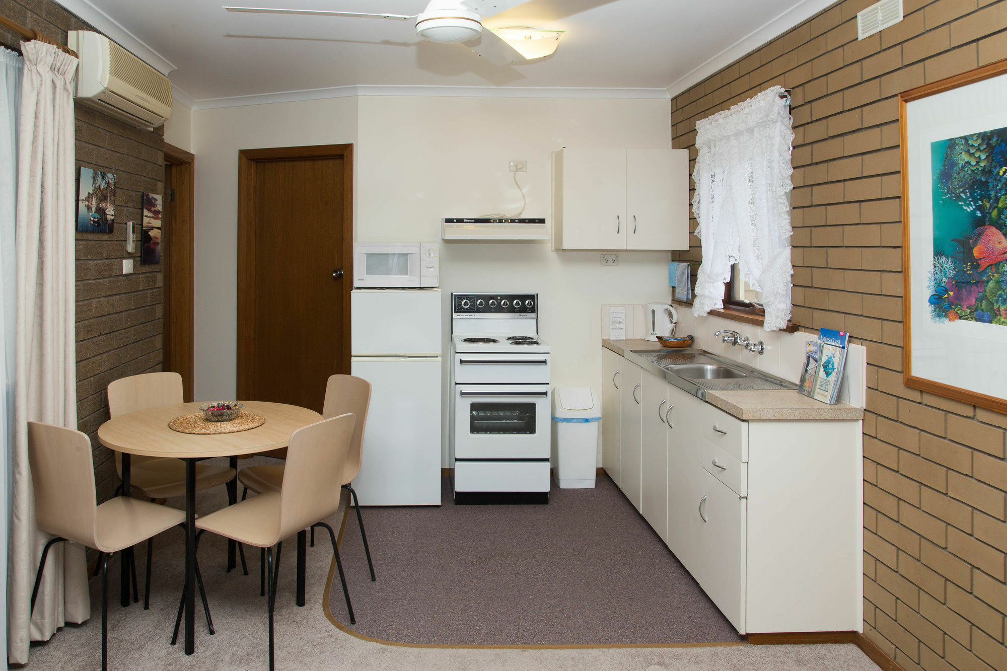 לייקס אינטרנס Sandpiper Holiday Apartments מראה חיצוני תמונה