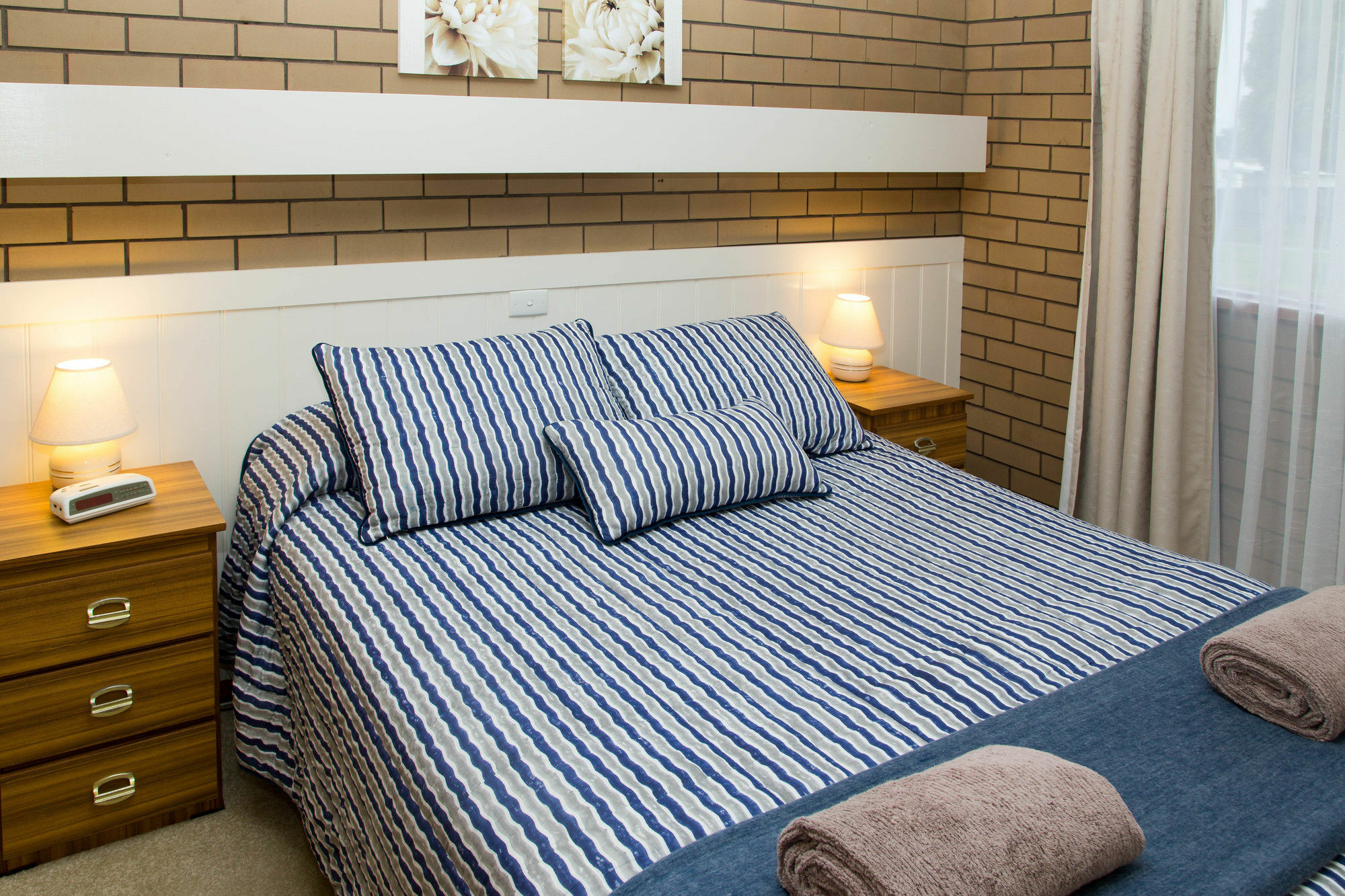 לייקס אינטרנס Sandpiper Holiday Apartments מראה חיצוני תמונה
